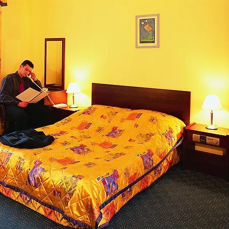 Hotel Western Old Town 3*