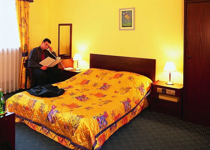 Hotel Western Old Town 3*